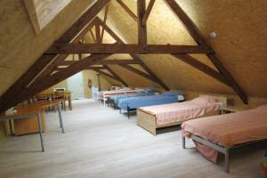 Rondleiding slaapzaal overzicht bedden 2